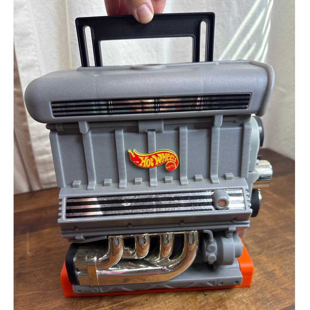 Mattel Hot Wheels Vintage '99 Sto-N-Go V8 Engine Motor Car & Track Storage Case